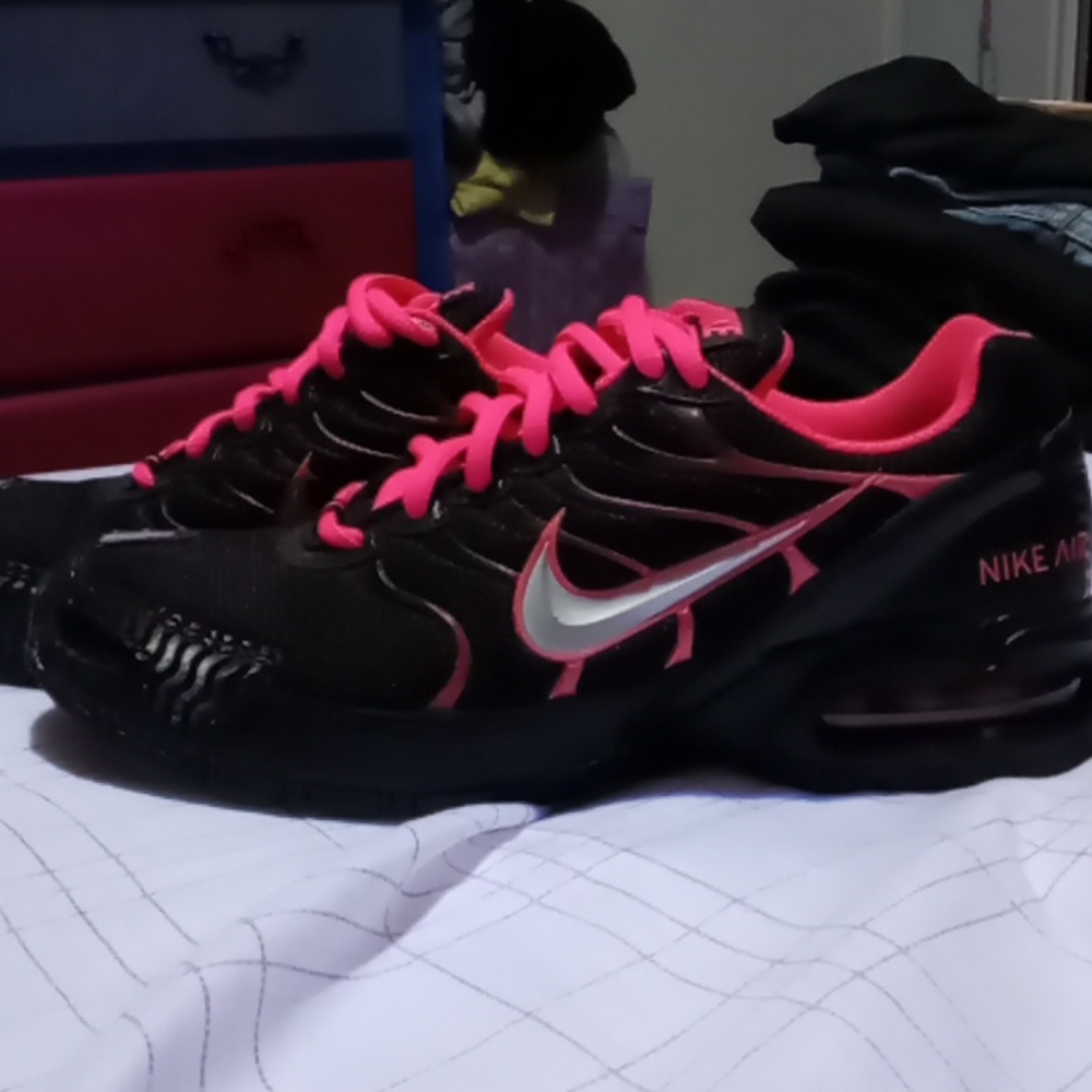Nike Air Tennis Shoes